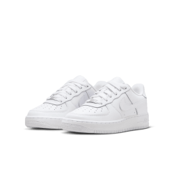 Nike Air Force 1 LE.