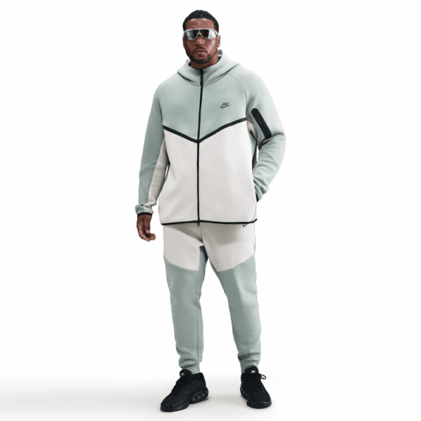 Jogging Nike Tech