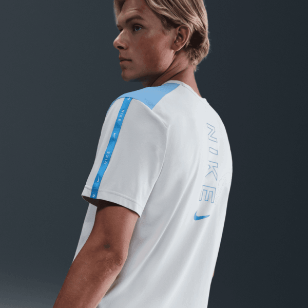T-shirt Nike Sportswear – Image 4